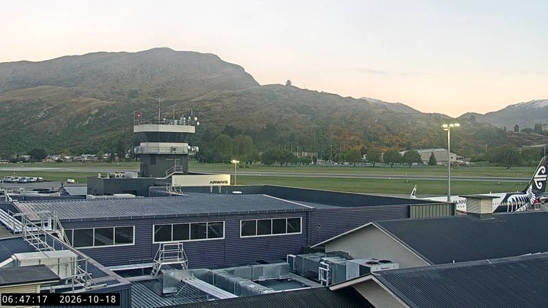 Runway 05 Threshold, Whakatipu Waimāori (Lake Wakatipu)